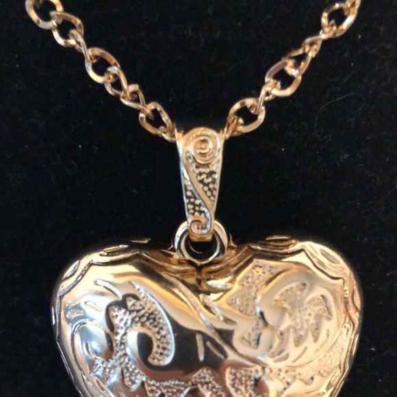 Gold Heart Pendant Necklace - Picture 2 of 5